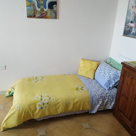 Joseph 2 Stylish Flat With Open Views, Just 4Km From The Airport Or Beach Siggiewi Buitenkant foto