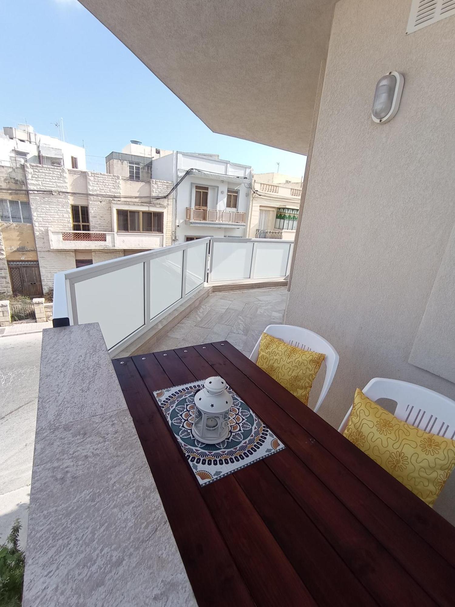 Joseph 2 Stylish Flat With Open Views, Just 4Km From The Airport Or Beach Siggiewi Buitenkant foto